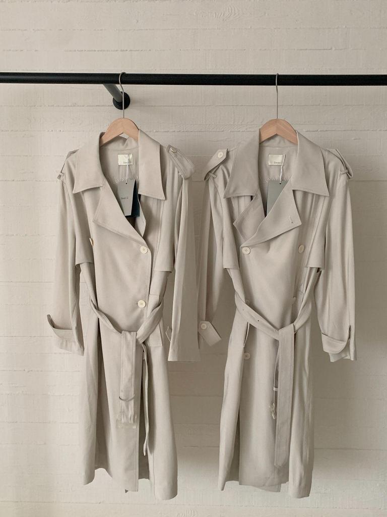 Zhao Lusi inspirierter, figurformender, langer Trenchcoat mit Bindegürtel für Herbst 2025