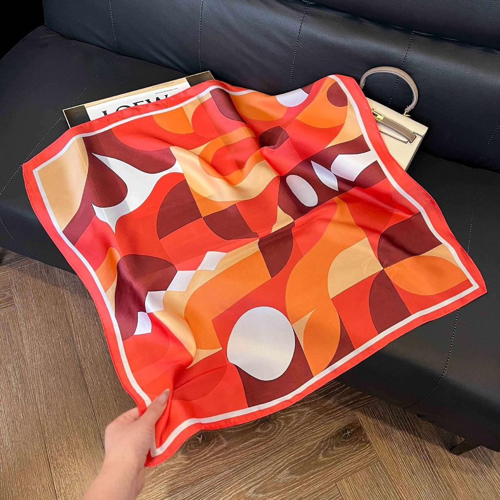 Simulated silk women's small square scarf, Korean cashew nut leopard print small silk scarf, headscarf, four-season scarf, professional scarf.