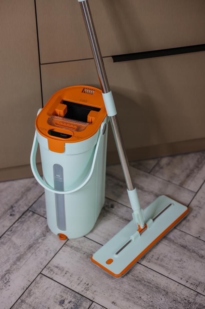 Mop płaski z wiadrem dwukomorowy kompaktowy floormy city - separacja wody