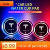 מדבקת רכב טסלה תאורת LED נטענת USB לרכב 7 צבעים משתנים תחתיות לכוסות מים עבור טסלה דגם 3 דגם S דגם