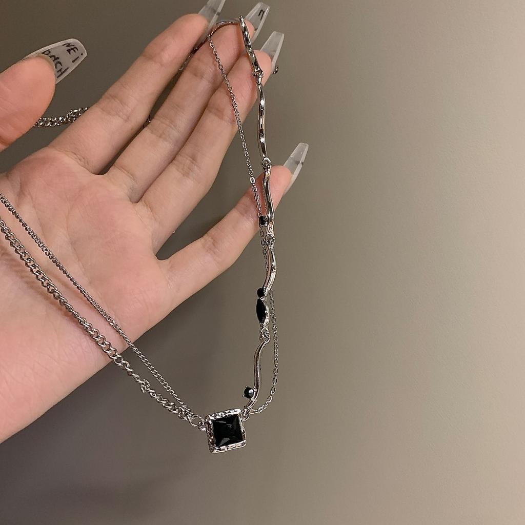 Asymmetrical Black Crystal Necklace Female Trend Design Ins Versatile Pendant Pendant Sweater Chain Jewelry