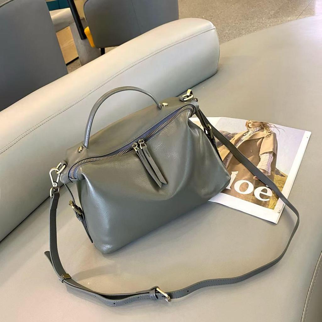 Versatile Women's Crossbody Shoulder Bag - Vegetable-Tanned Top-Grain Cowhide, Zipper Dumpling Design, Large Capacity for Daily Commute