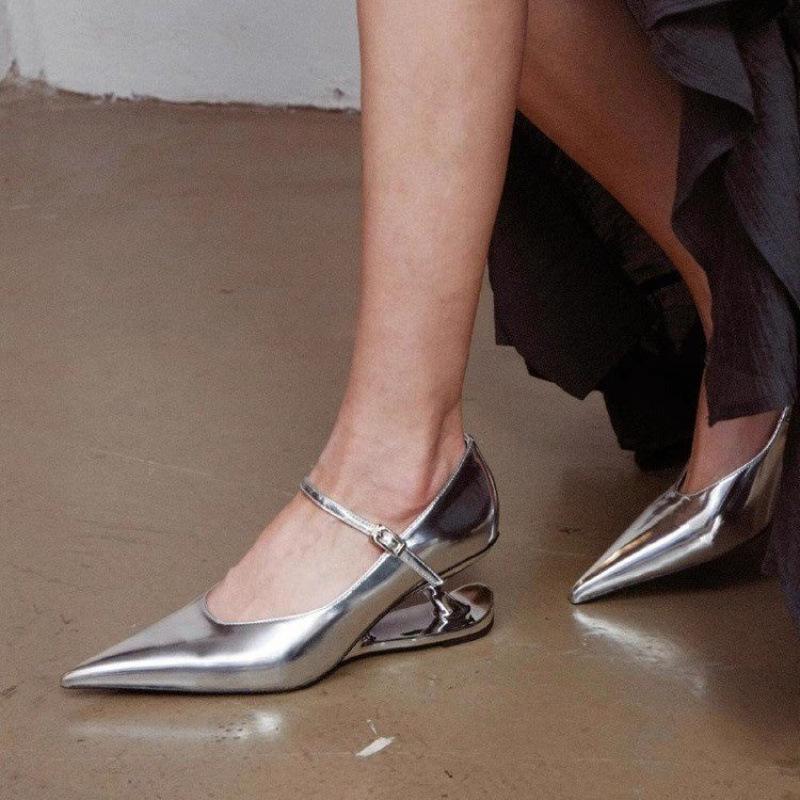 Large size temperament pointed tip suspension special-shaped heel Mary Jane high heels women's new retro pointed single shoes