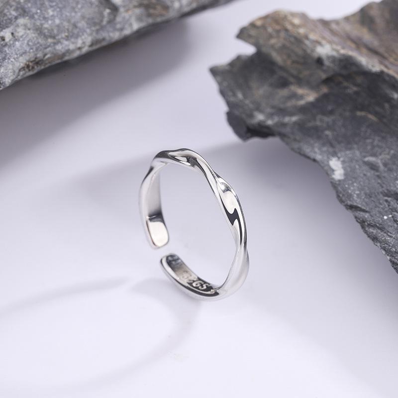 

Exquisite Irregular Twisted Ring - Small, Versatile, Plain Band for Women Adjustable Open Ring