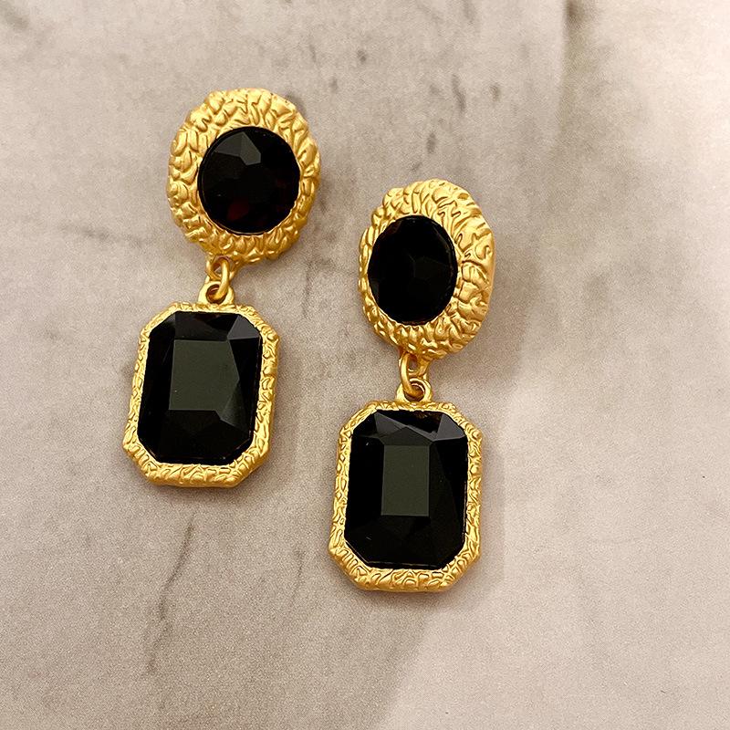 Vintage Black Series Stud Earrings 925 Silver Needle Minimalist High-End Personality Accessories for Women