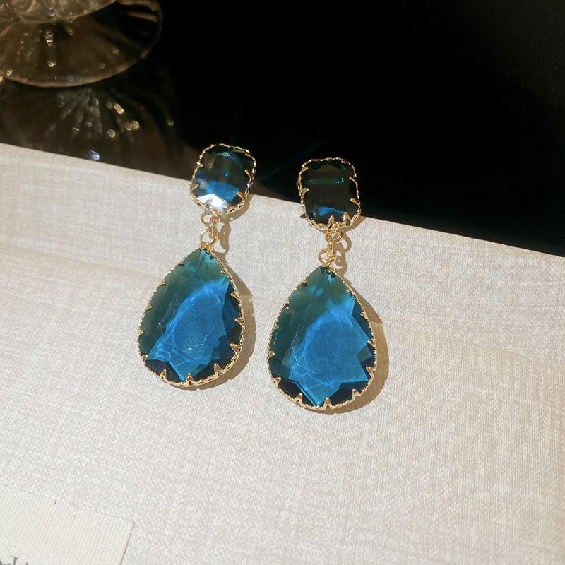 

Silver needle zircon water drop square stud earrings autumn and winter earrings