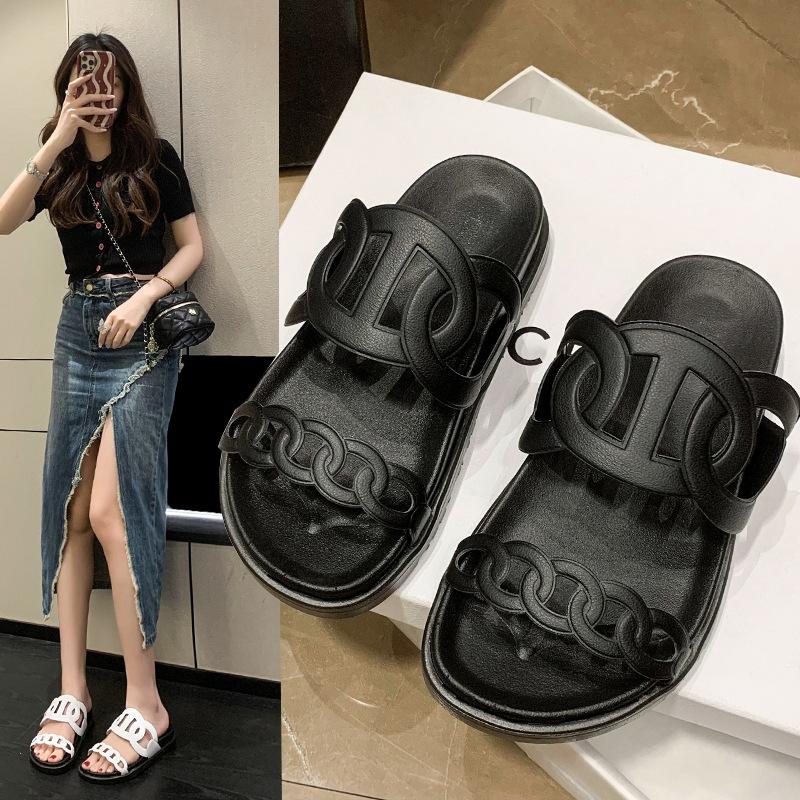 Slippers women wear summer new Sanya vacation sandals women's platform travel beach second uncle pig nose shoes