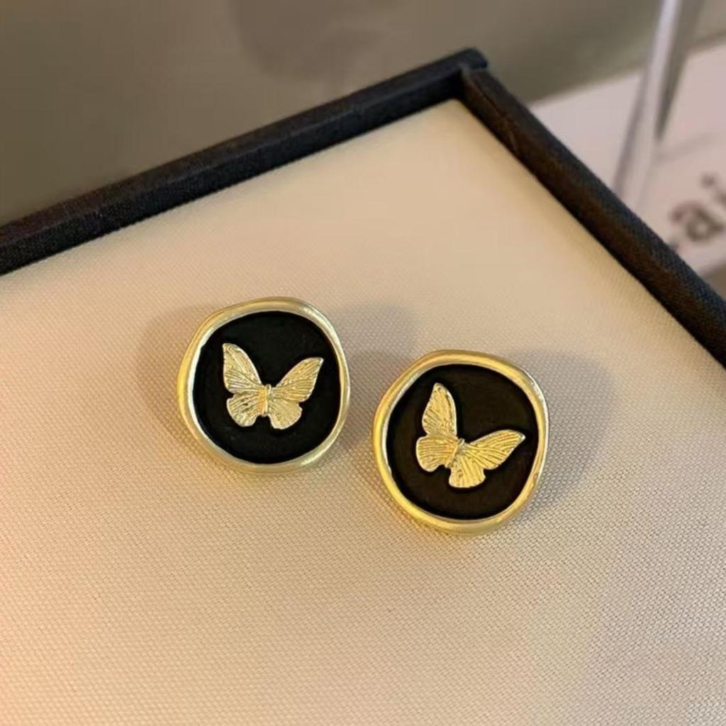 Minimalist French Drop Earrings: Retro, Sweet, Versatile Design with Light Luxury and Unique Personality