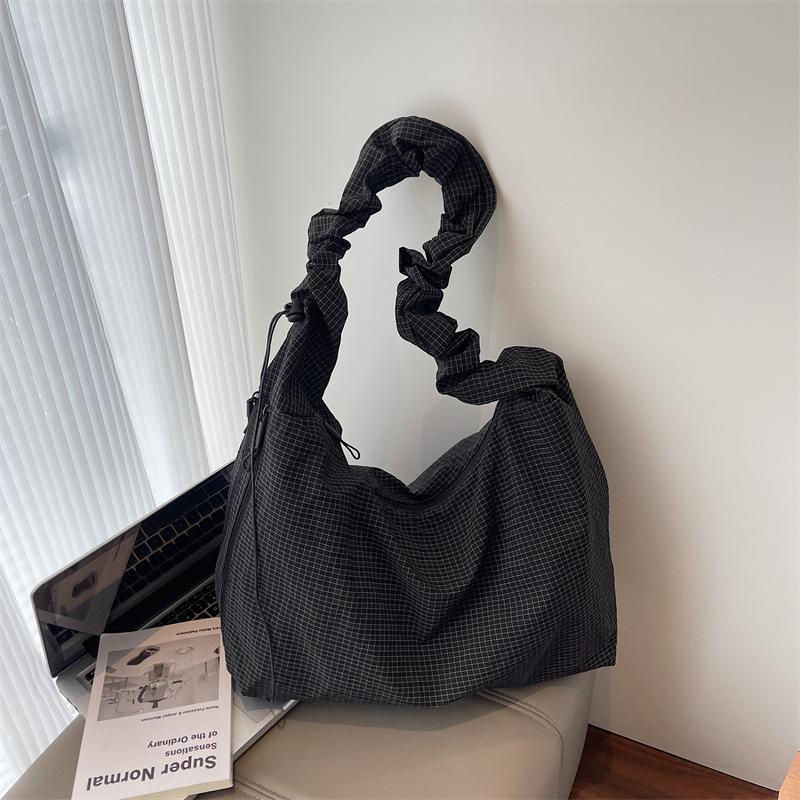 

Модная нишевая сумка-мессенджер лето новая большая вместимость простая сумка-мессенджер студенческая повседневная подмышечная сумка-тоут чёрный