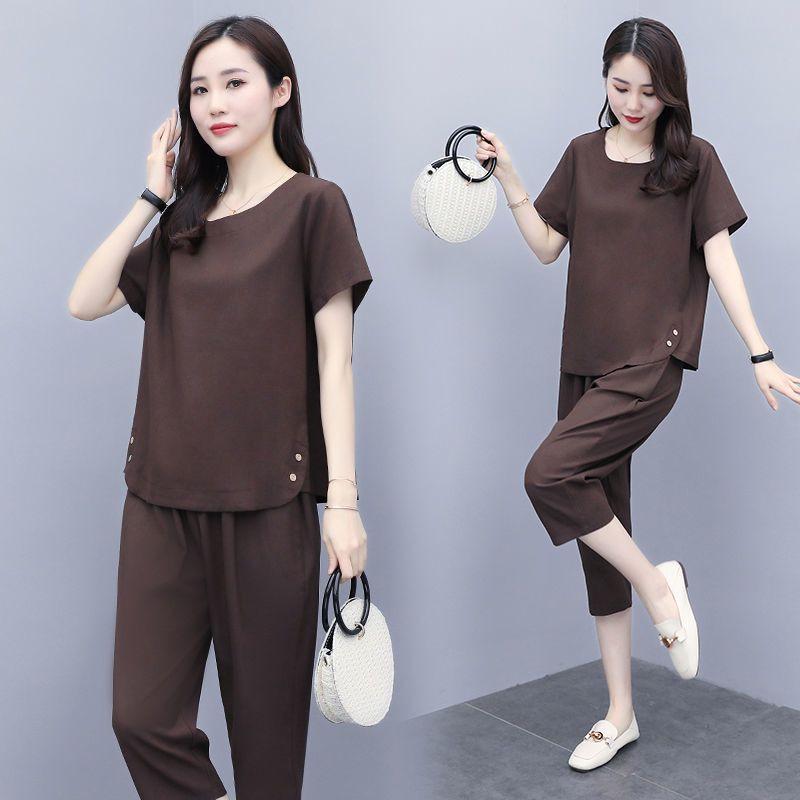 Trendy Plus Size Women's Summer Two-Piece Suit: Short-Sleeved T-Shirt & Cropped Pants