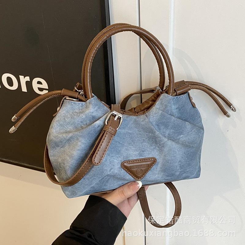 Niche Design Bag Women's 2025 New Summer Fashion Messenger Bag Korean Version Casual Portable Pleated Dumpling Bag