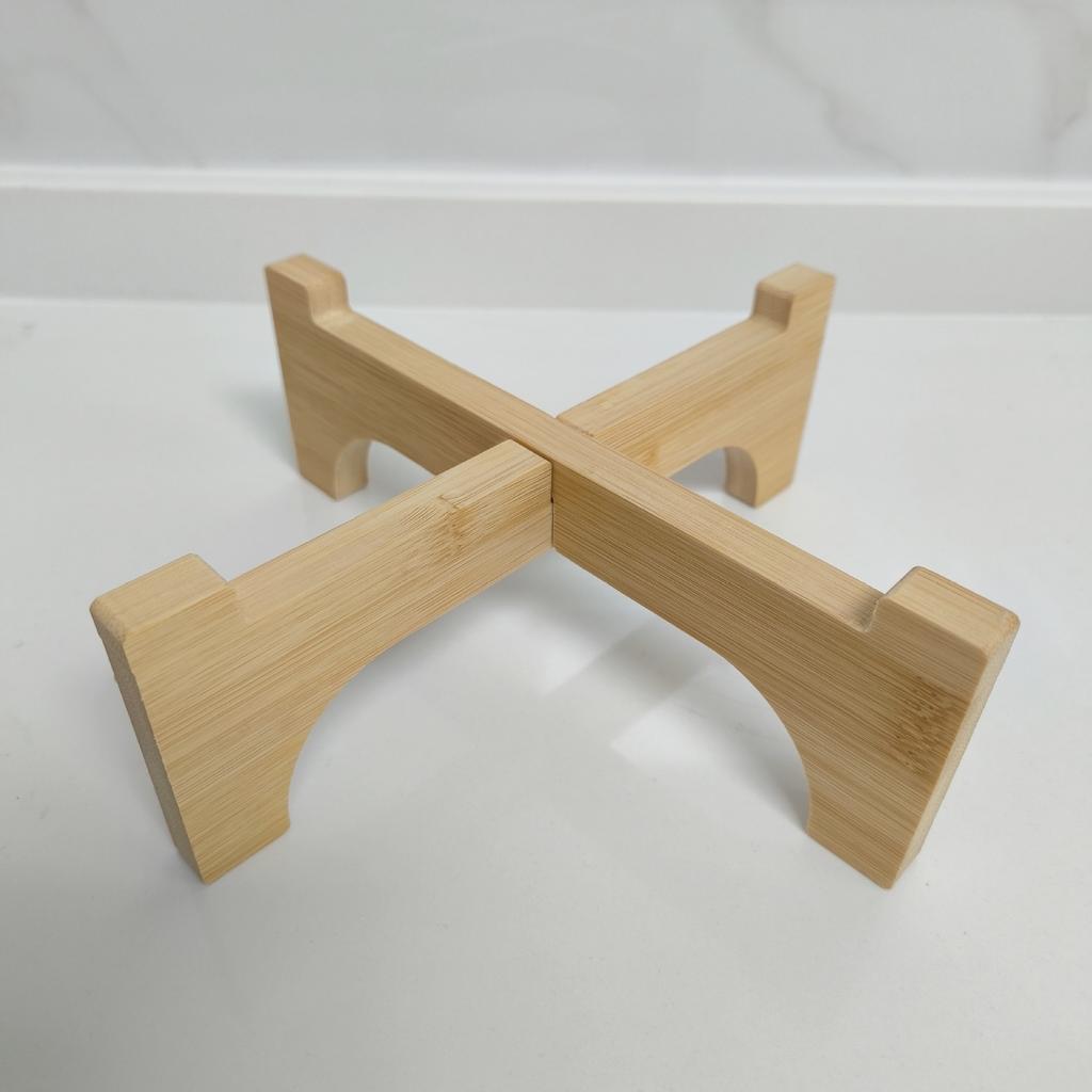 Solides Bambus Weinflaschen- und Vasen-Präsentationsregal