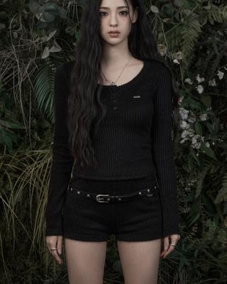 Kakipointeu Ribbed Button T-Shirt (Black)