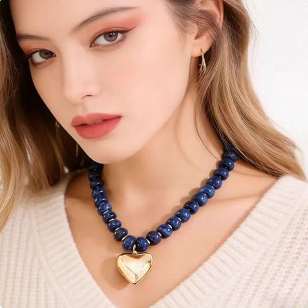 Zlatý nadýchaný přívěsek ve tvaru srdce Náhrdelník s masivními korálky Pryskyřičný korálkový barevný choker Náhrdelníky Ručně vyráběné krátké náhrdelníky pro ženy