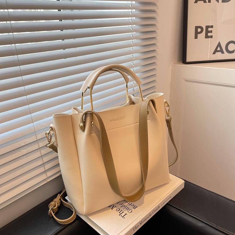 IELGY Simple and exquisite letter texture commuter fashion portable all-match messenger tote bag women