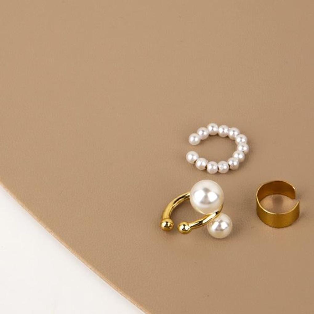 Women's Point Mary Pearl Ear Cuff Set