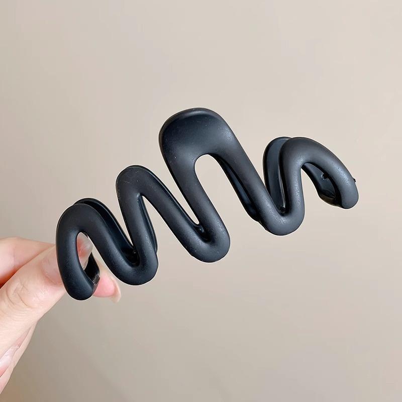 Elegant Large Hair Claw Clip for Thick Hair - High-End Korean Updo Shark Clip