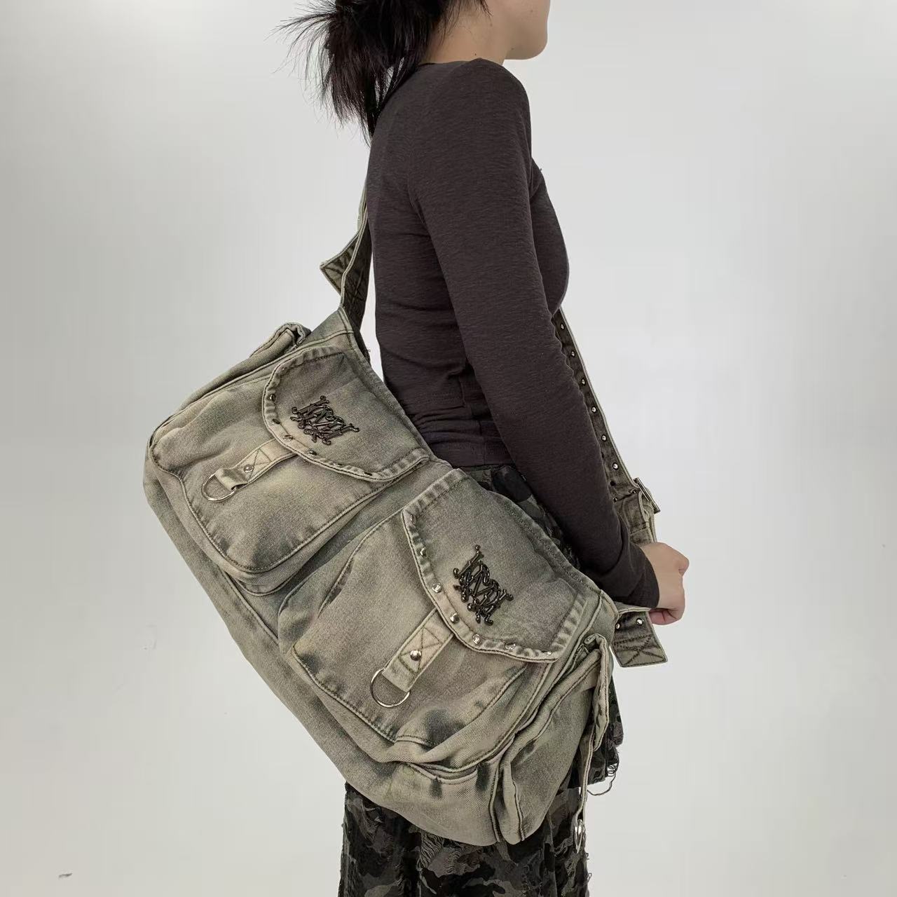 Женская ретро-сумка через плечо из стираного денима, уличная, темная, персонализированная, с заклепками, сумка-мессенджер