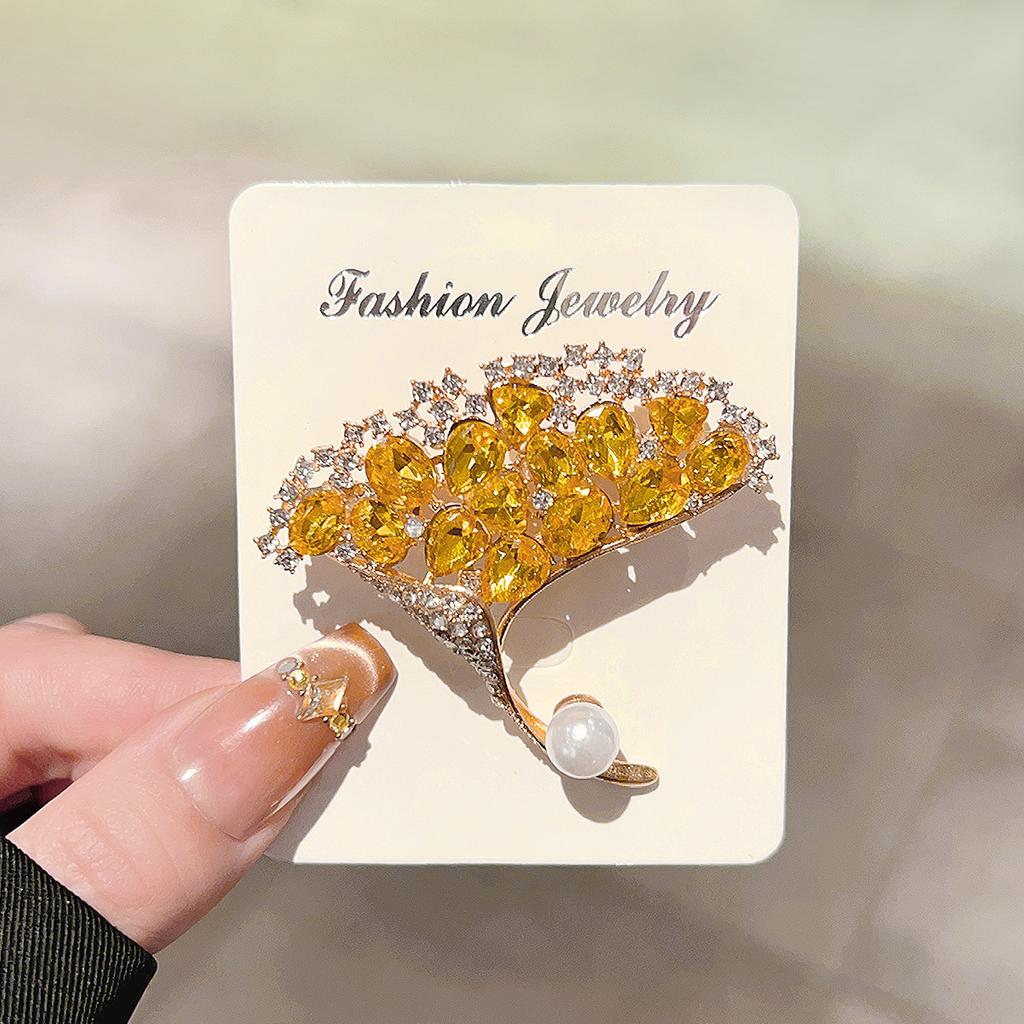 Crystal Yellow Birch Leaf Brooch, Elegant and Stylish Brooch, High-end Style Pin