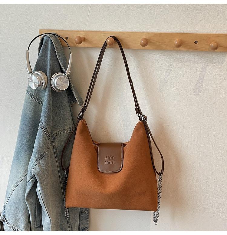 

Модный женский рюкзак большого объема контрастных цветов 2025 новый многоцелевой наплечный рюкзак-мессенджер для поездок на работу