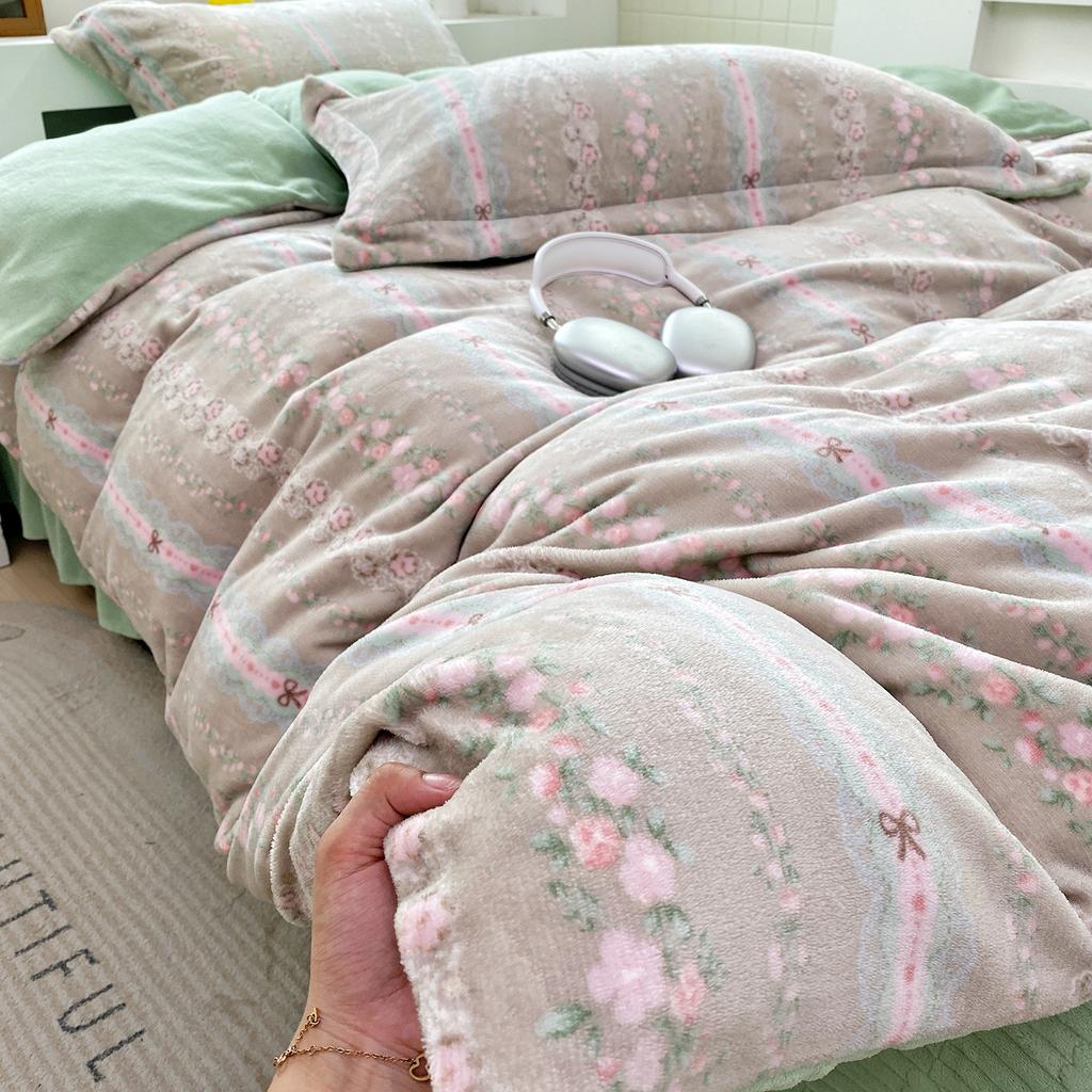 Thickened Milk Fleece Printed Bed Cover Four-Piece Large Bed Skirt Bed Cover 260 * 260Cm Single