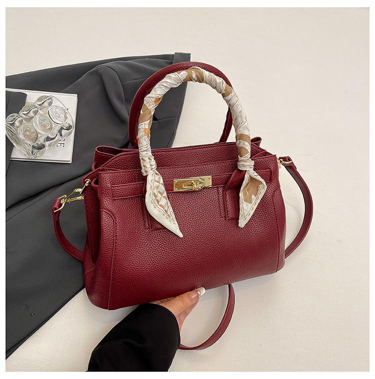 

Light luxury retro handbag 2025 summer new high-end platinum bag women s niche design versatile messenger bag