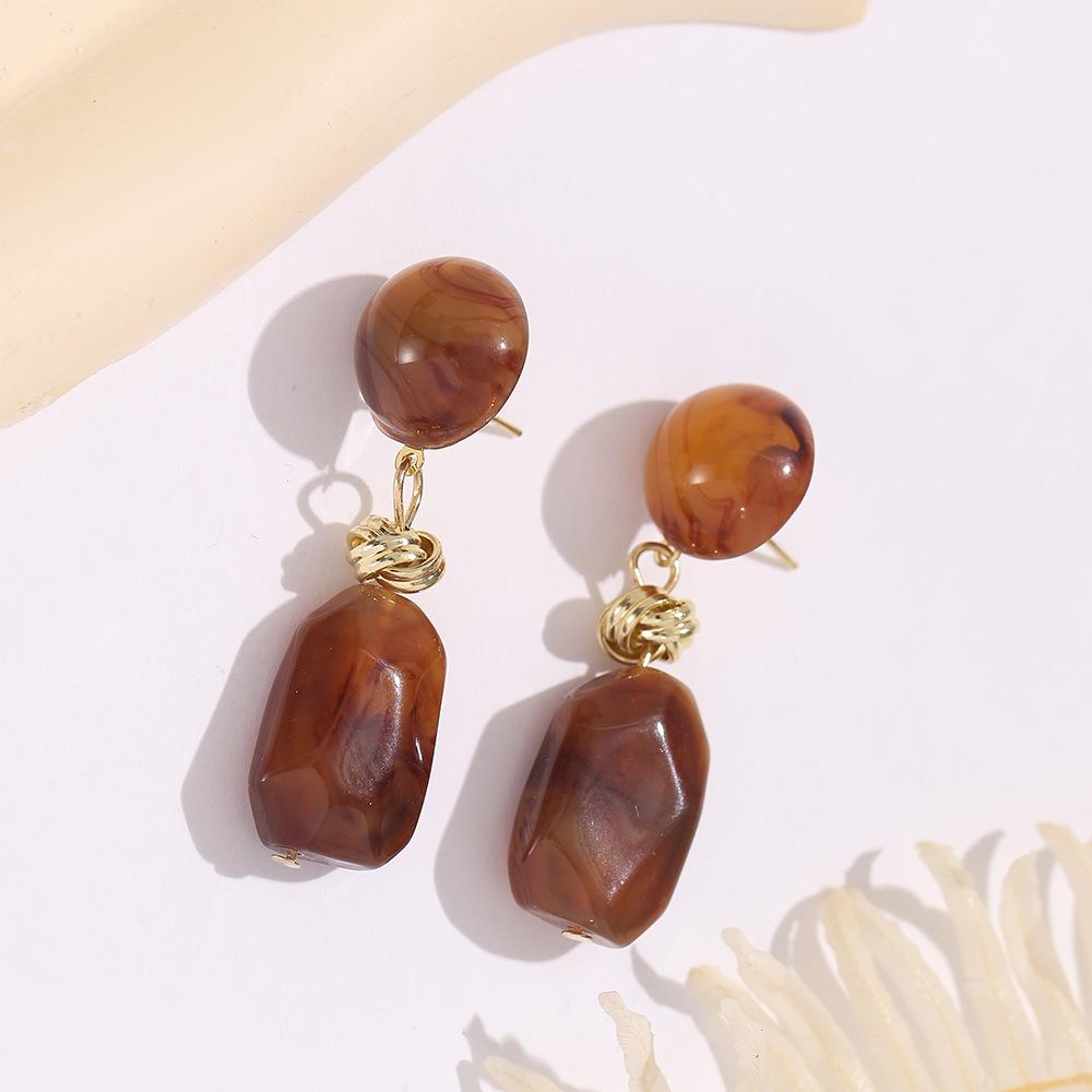 French Retro Resin Earrings: Irregular Round Dangles with Simple, Light Luxury Design