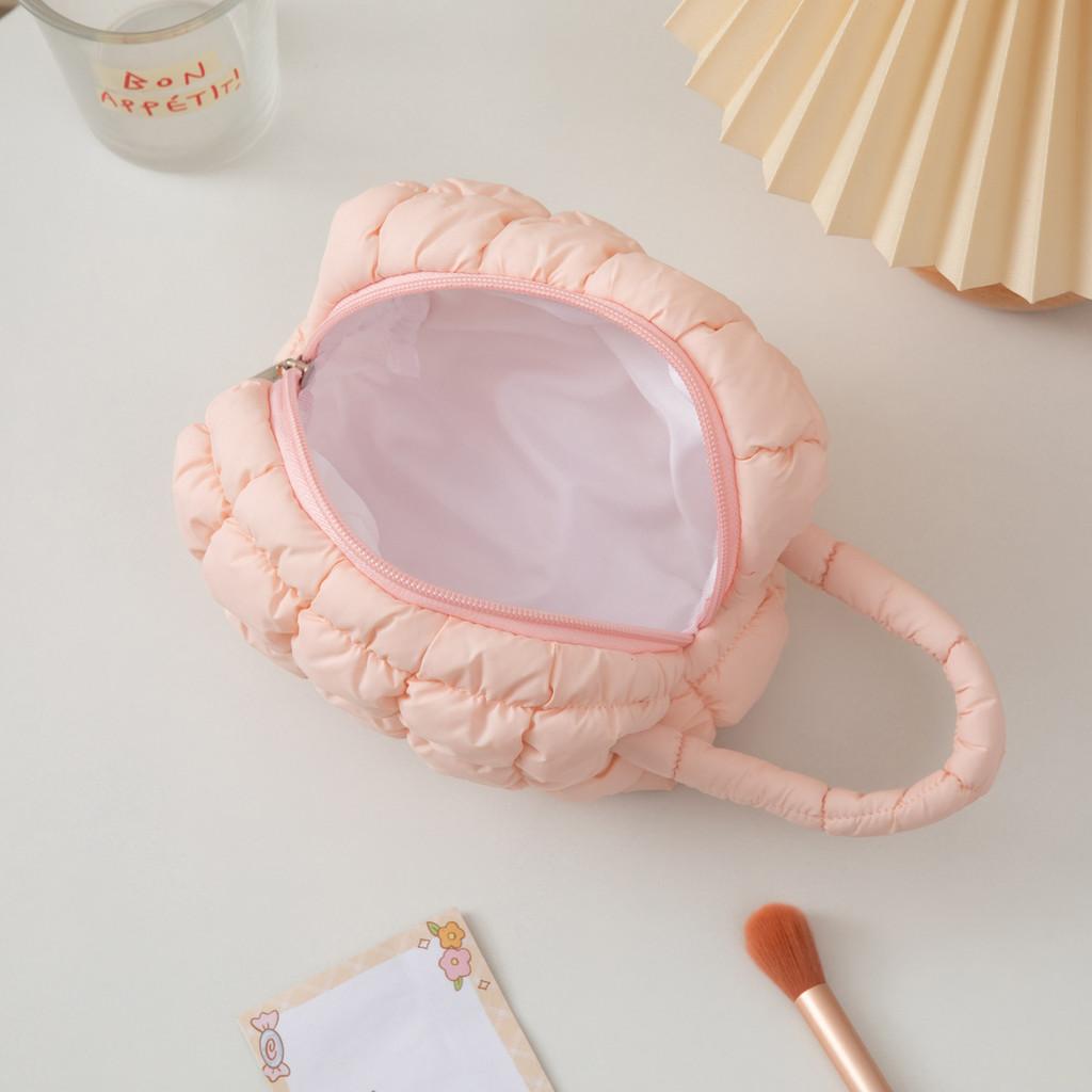 Portable Large Capacity Makeup Bag For Women With Polyester Material And Lightweight Design For Daily Use