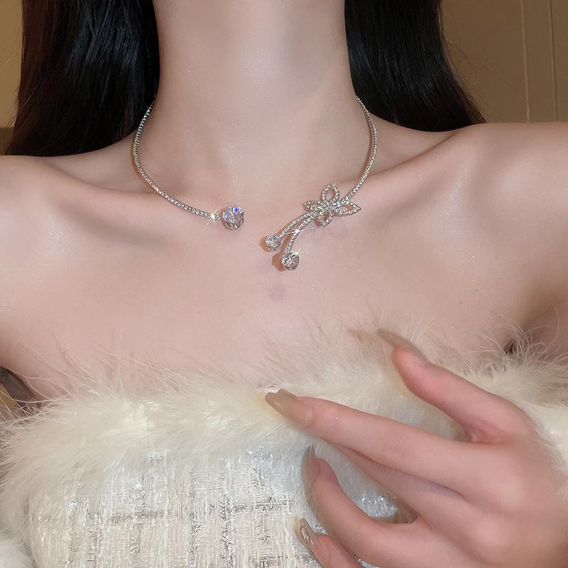 Elegant Irregular Pearl Necklace - Versatile Clavicle Chain for Women, High-End European and American Fashion Jewelry