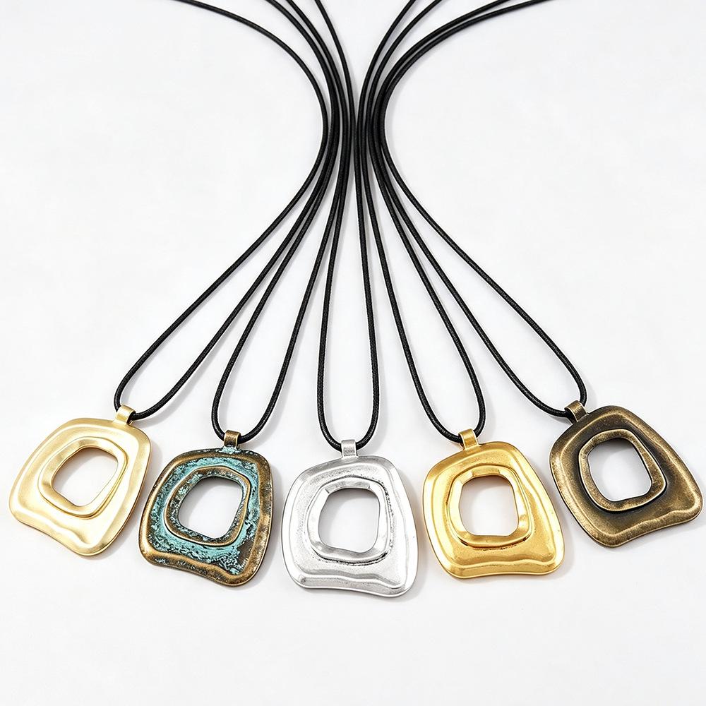 Irregular Fashion Versatile Necklace with Unique Design Sense