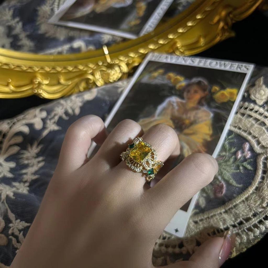 Medieval Hollow Ring High Sense Retro Haute Couture Temperament Versatile Colored Treasure Ring