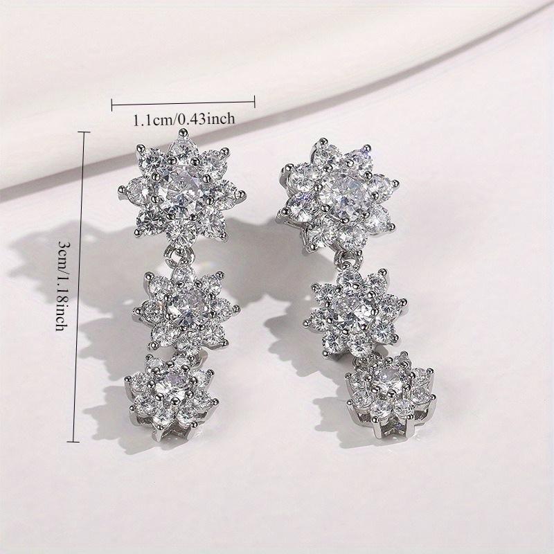 1 Pair of Silver-plated, Inlaid with Synthetic Zircon, Light Luxury Flowers, Versatile Simple Earrings.