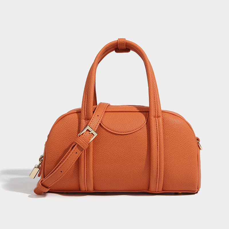 Высокие женские сумки-тоут в форме подушки — фото 8