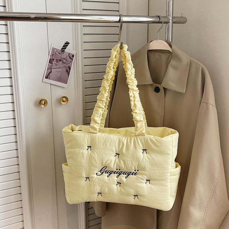 

Spring New Fashi Cloud Tote Bag Casual and Simple Shoulder Bag Quilted Lazy Commuting Bag Fashiable and Versatile Handbag