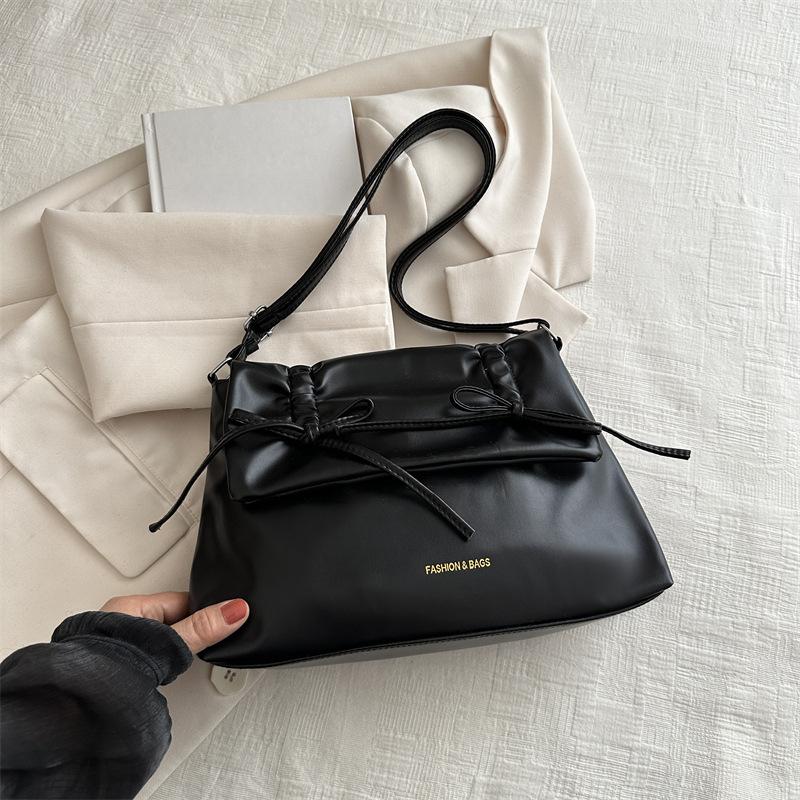 Casual Soft Face Large Capacity Bag for Women New Fashionable and Versatile Crossbody Bag Fashionable Commuter One-shoulder Underarm Bag