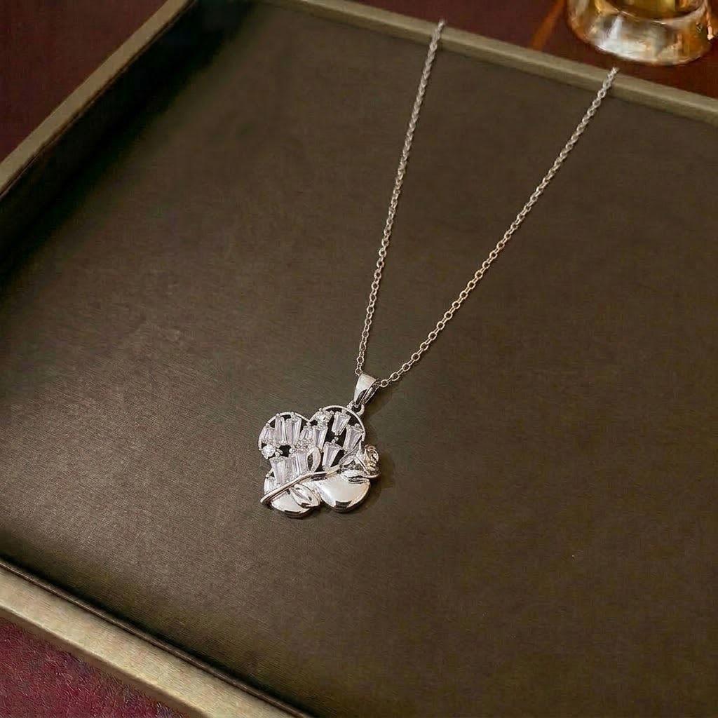 Women's Simple Style Gold Zircon Rose Flower Necklace with Diamond Accents, Titanium Steel Clavicle Chain