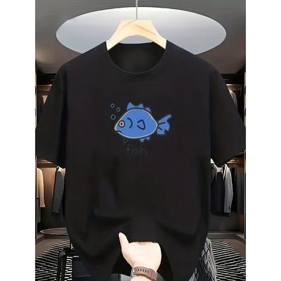 Herren T-Shirt mit Rundhalsausschnitt und kurzen Ärmeln. Das Gesamtdesign vermittelt eine niedliche, frische Atmosphäre rund um Fische, mit einem einfachen und verspielten Stil.