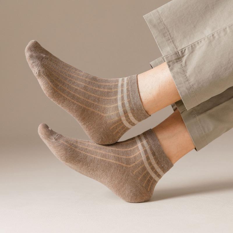 Men Spring and Summer New Two Bar Simple Sports Cotton Breathable Sweat Absorbing Short Tube Socks