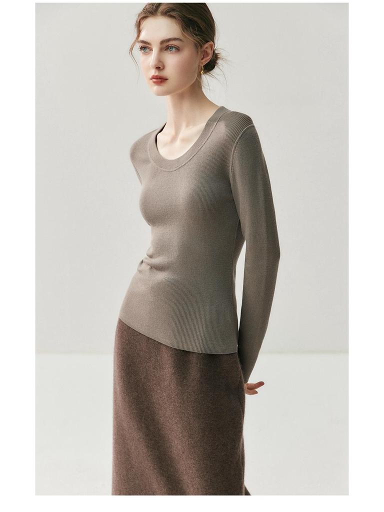 100% Wool Slim Fit U-Neck Seamless Knitted Sweater