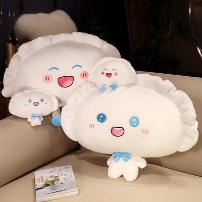 Niedliche Plüschpuppe in Form eines Teigtaschen-Motivs, ideal als Schlafkissen oder Anhänger.