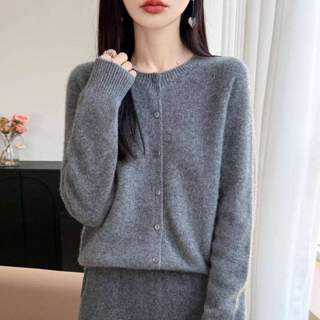 Women's Round Neck Loose Wool Cardigan - Autumn/Winter Seamless Knit, Seven-Stitch, Long Sleeve Sweater.