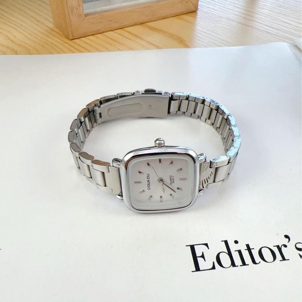 Elegant Women's Light Luxury Steel Band Wristwatch with Stick Markers