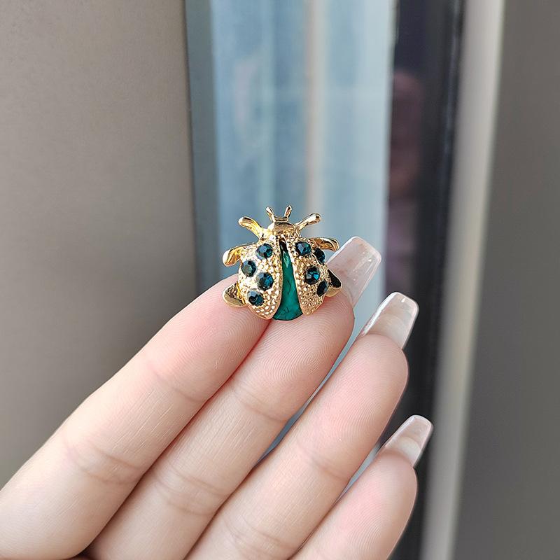 Female Fashion Rainbow Crystal Cute Ladybuy Brooches For Women Luxury Gold Color Rhinestone Alloy Animal Brooch Safety Pins