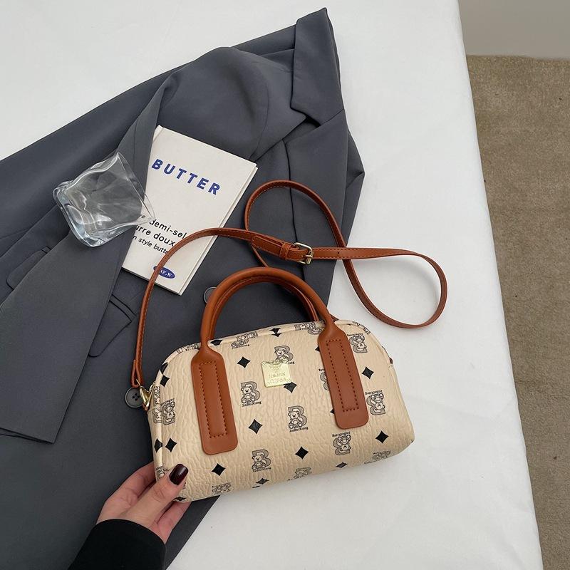 

Hand carry fashion casual bowling bag women s 2025 winter new Korean version trend versatile shoulder bag texture 24*8*15