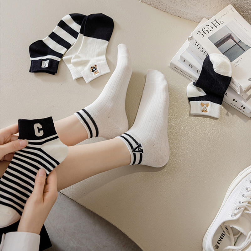 5 Pairs of Women's Cute Bear Embroidered Ankle Socks