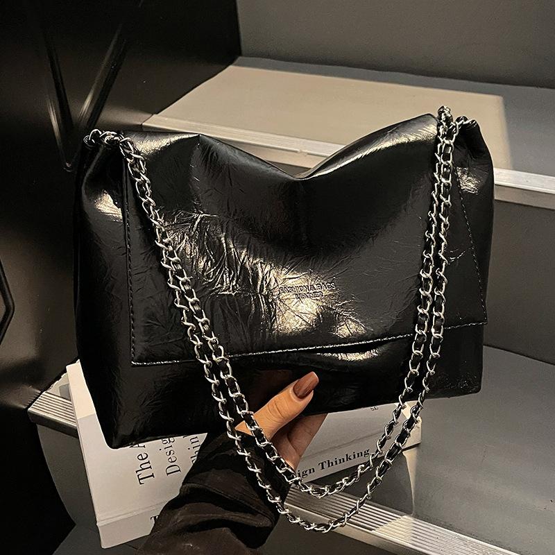 Casual Large-capacity Commuter Bag Popular Chain Single-shoulder Bag, and High-end Tote Bag