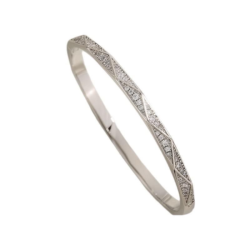 Luxurious Triangle Diamond Rhombus Bracelet for Women - Plated in White Gold, Rose Gold, and Gold белого золота