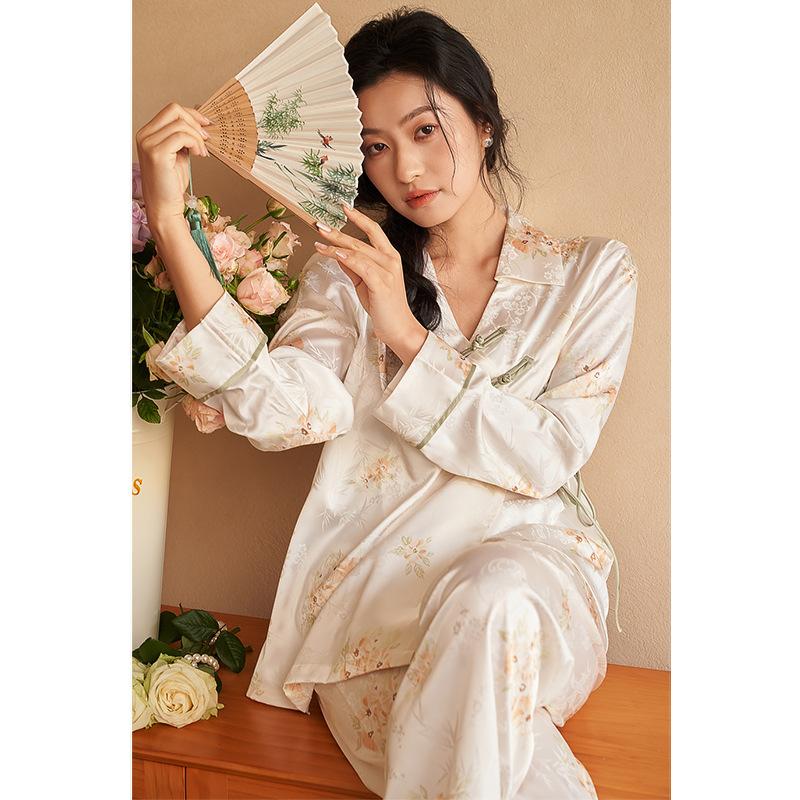

Новый стиль одежды для сна для женщин на весну и лето, включая новый комплект домашнего костюма с длинными рукавами из шелка в китайском дворцовом стиле M