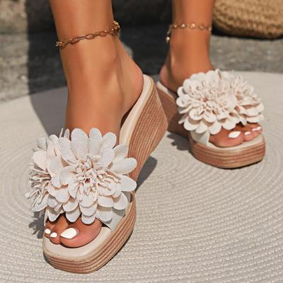Mode Trendiga Damslippers med Tjock Sula 2024 Sommar Nya Blomsterdekorerade Strand Casual Kilklack Damskor Zapatos De Mujer