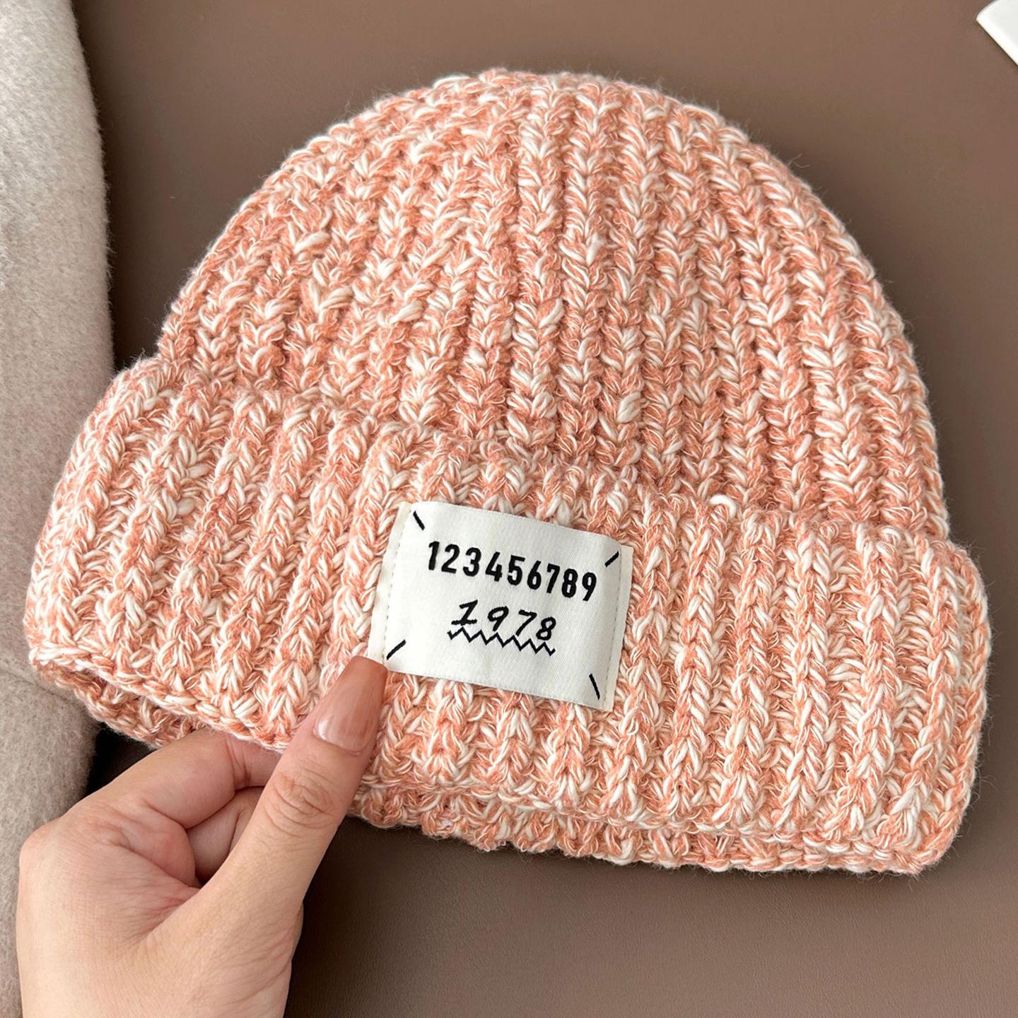 

2025 Korean version of simple and versatile mixed-color knitted wool season shows a small face, warm ears, pullover hat tide One size fits all помаранчевий
